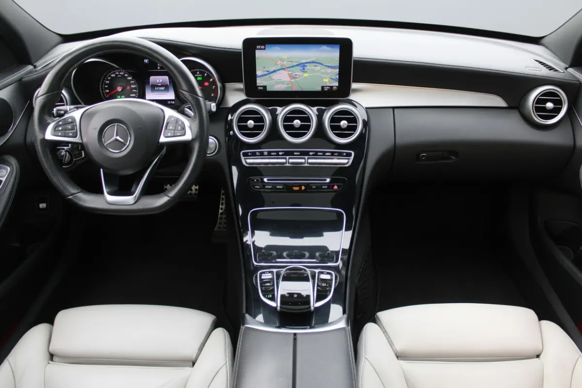 400 AUT9 4MATIC AMG Line NIGHT PAKKET PANORAMADAK HEAD-UP LUCHTVERING LEDER MEMORY TREKHAAK 19''
