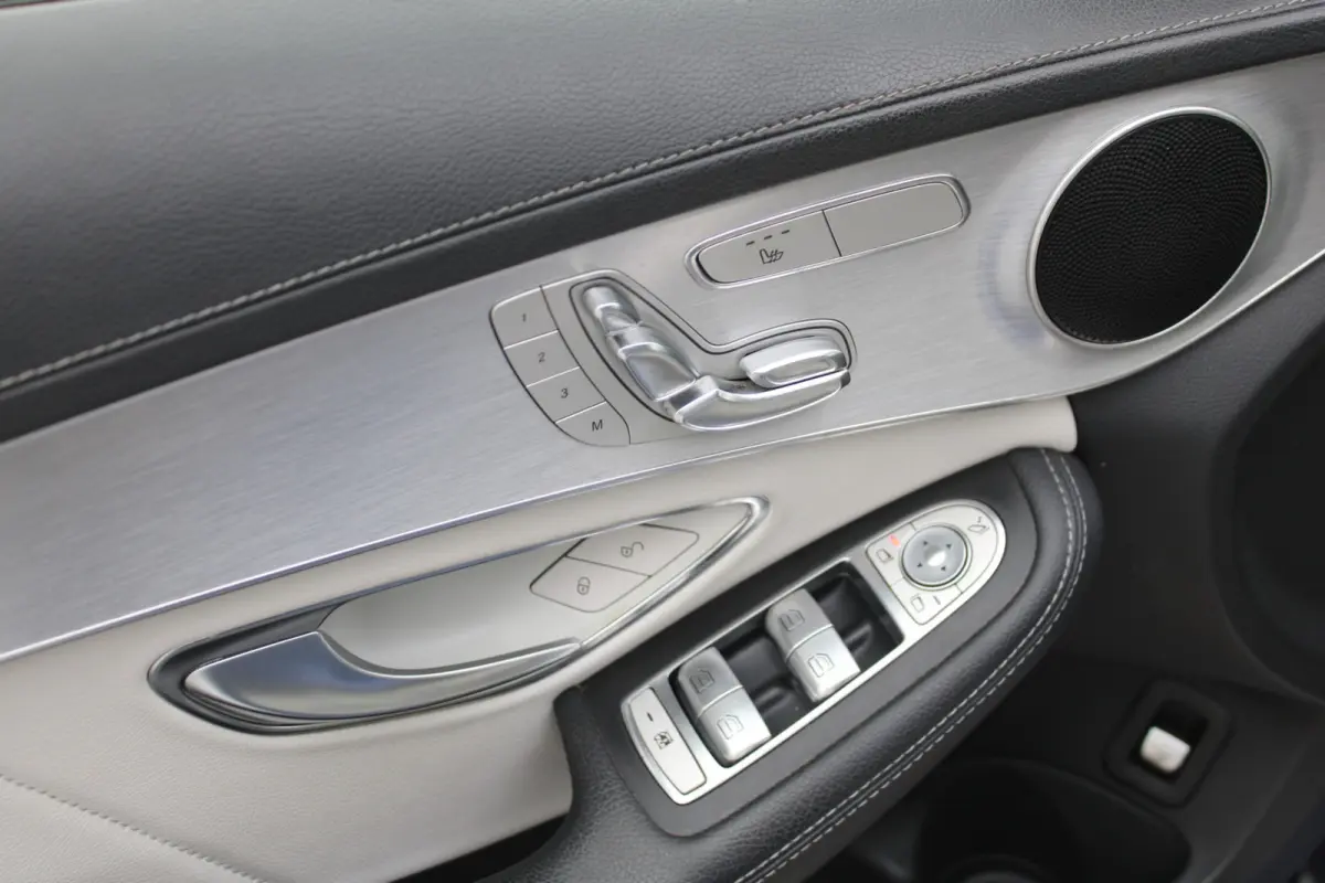 400 AUT9 4MATIC AMG Line NIGHT PAKKET PANORAMADAK HEAD-UP LUCHTVERING LEDER MEMORY TREKHAAK 19''