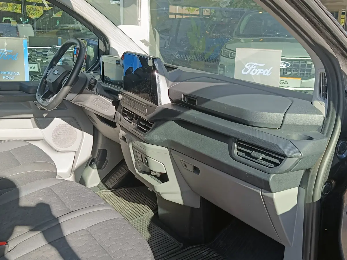 340 2.5 PHEV L2H1 Limited 9-Persoons | Incl. BTW | Driver Assistance Pack | Navigatie | Camera | Clima | Adaptive Cruise | Dodehoek Detectie |