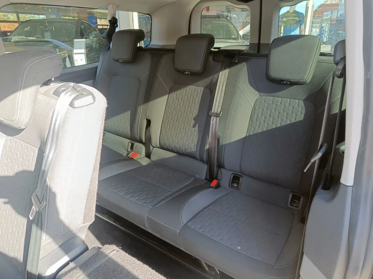 340 2.5 PHEV L2H1 Limited 9-Persoons | Incl. BTW | Driver Assistance Pack | Navigatie | Camera | Clima | Adaptive Cruise | Dodehoek Detectie |