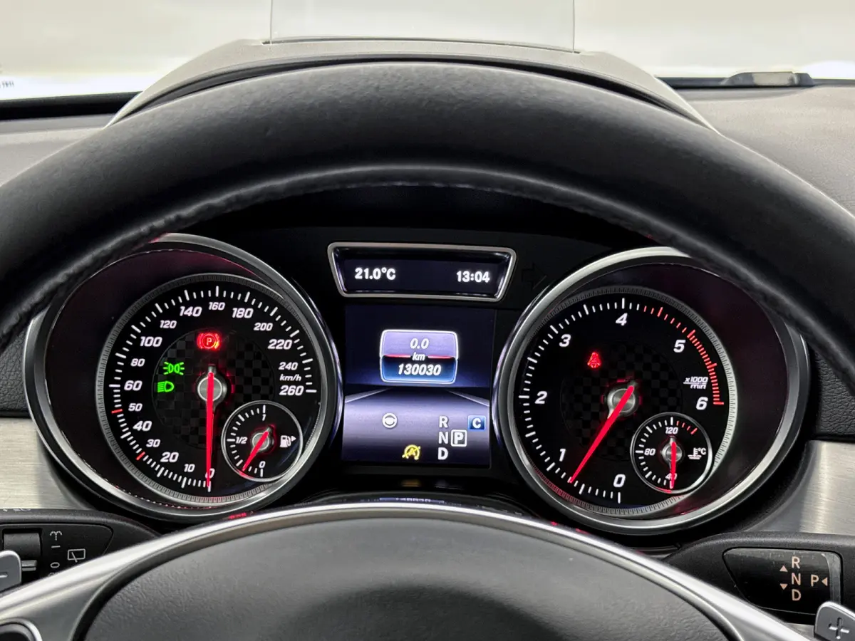 350 D 4MATIC AMG Line Grijs kenteken Pano Leder Distronic Trekhaak uitklapbaar Navigatie Camera VAN
