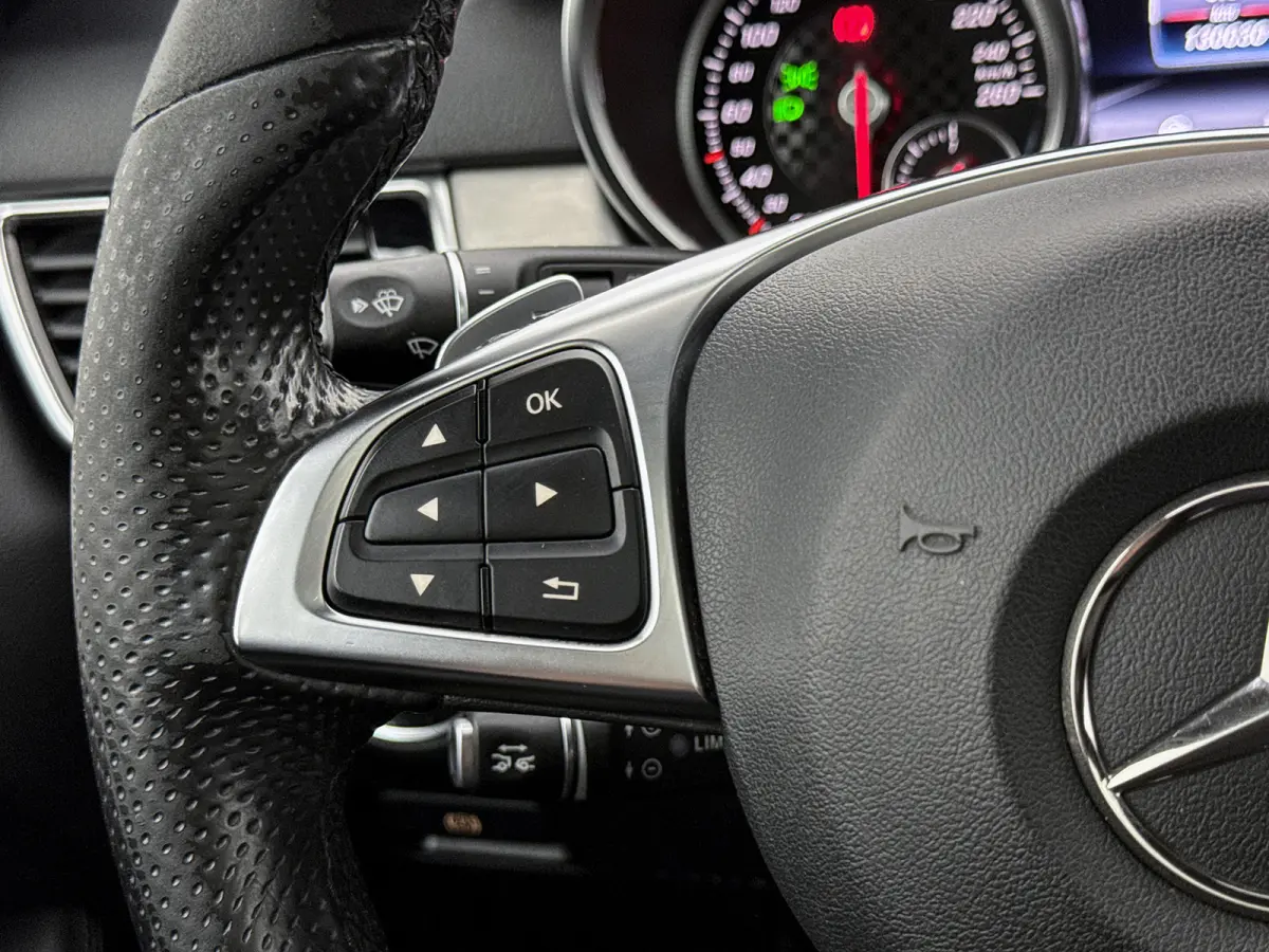 350 D 4MATIC AMG Line Grijs kenteken Pano Leder Distronic Trekhaak uitklapbaar Navigatie Camera VAN