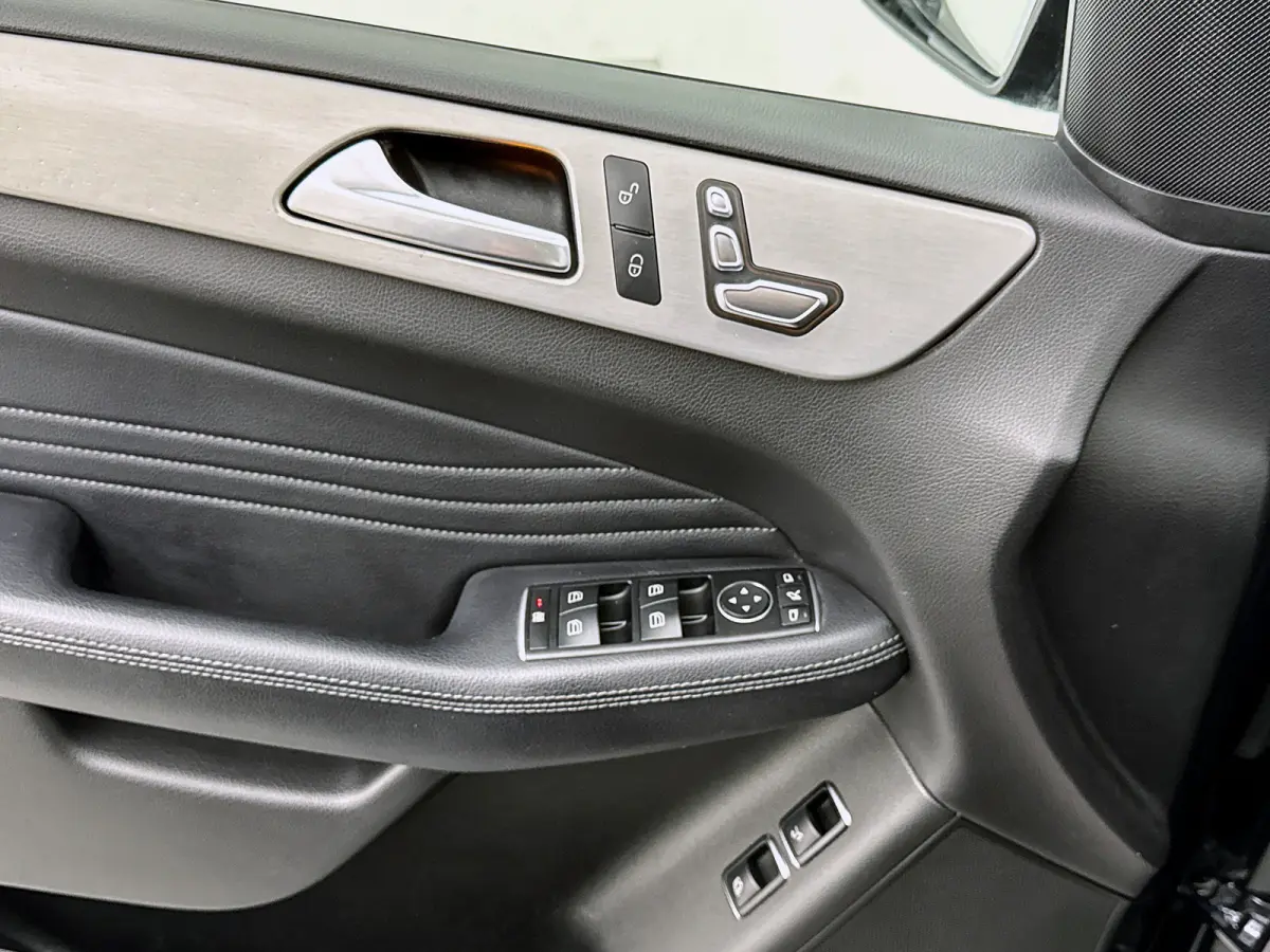 350 D 4MATIC AMG Line Grijs kenteken Pano Leder Distronic Trekhaak uitklapbaar Navigatie Camera VAN