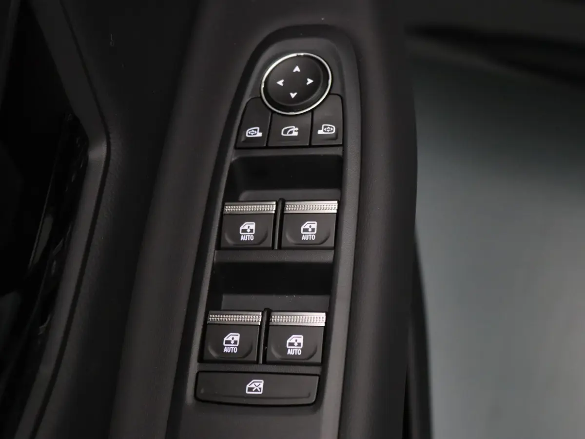 "Signature Stam" Iconic comfort range 52 kWh Leder Paris Black / openR-link infotainmentsysteem met Google-integratie/ V2G