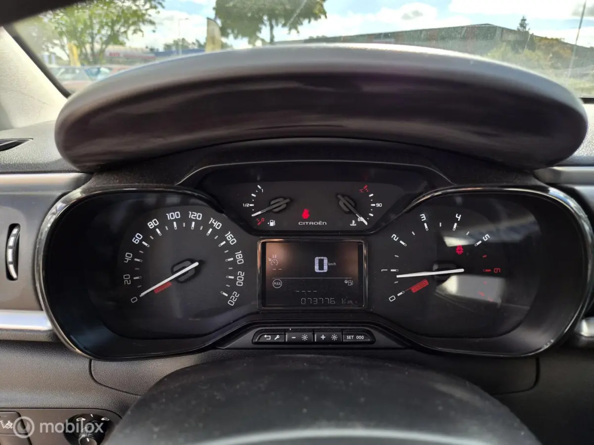 1.2 PureTech Live Lage KM!