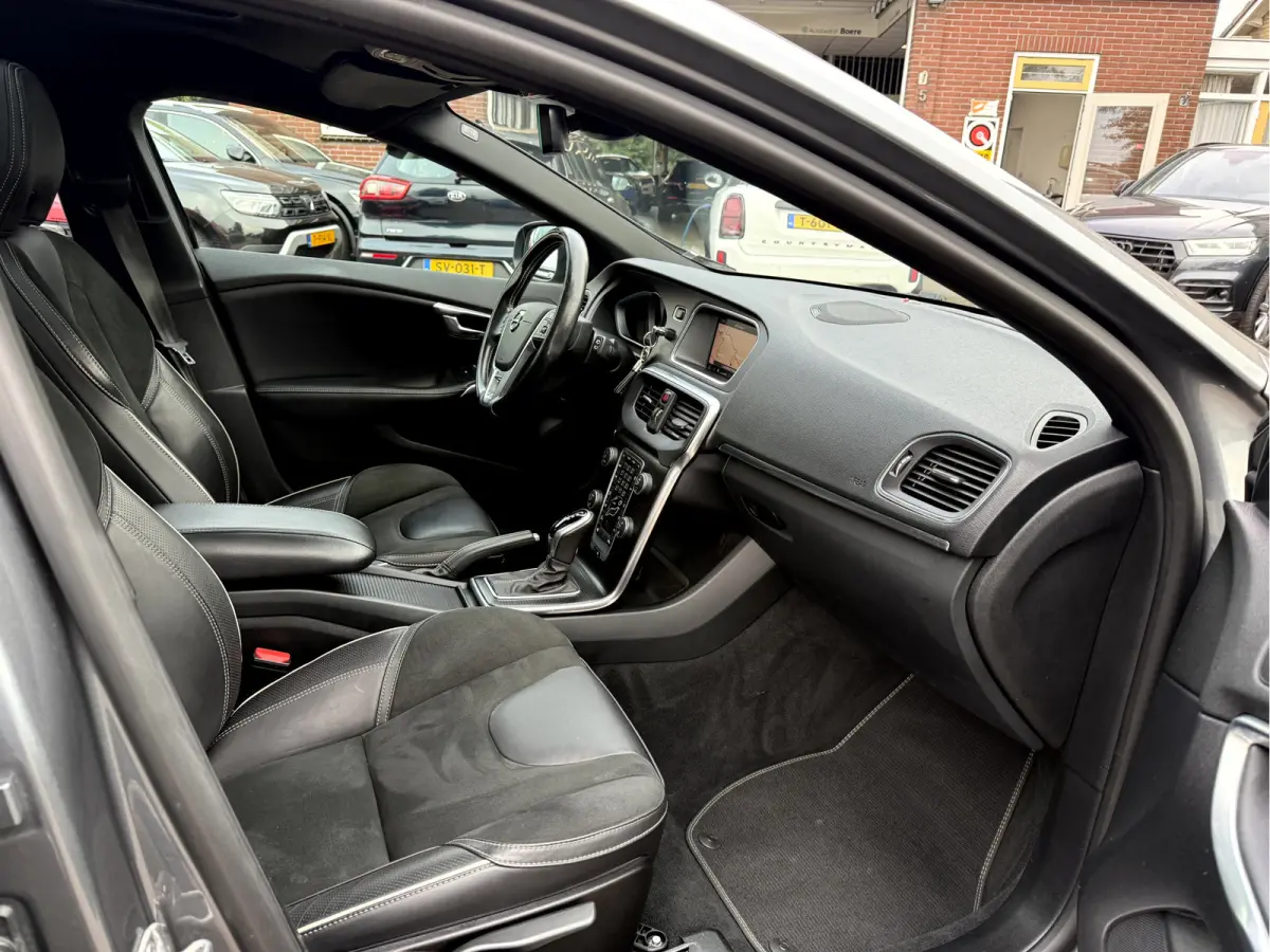 1.5 T3 Polar+ Sport R-Design Panoramadak, Camera, 17''Lmv