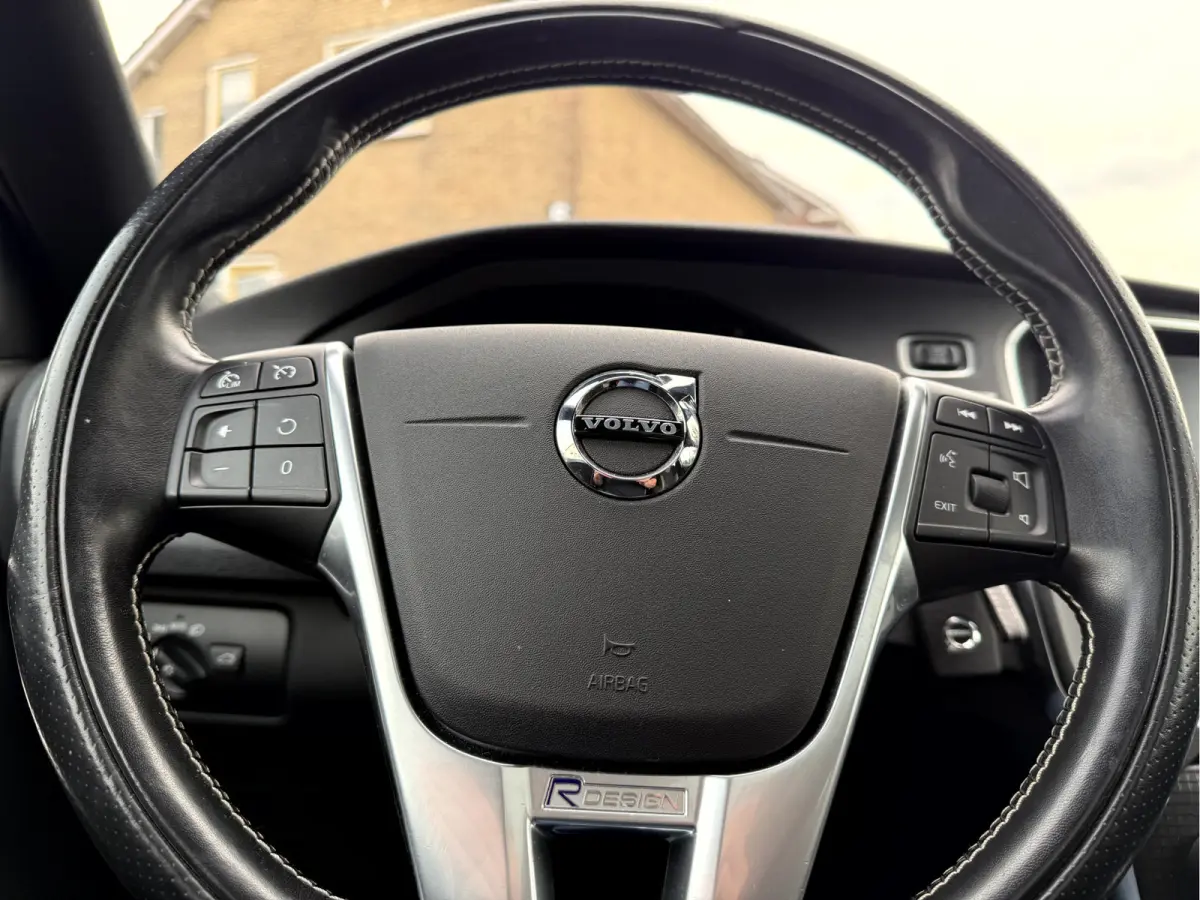1.5 T3 Polar+ Sport R-Design Panoramadak, Camera, 17''Lmv