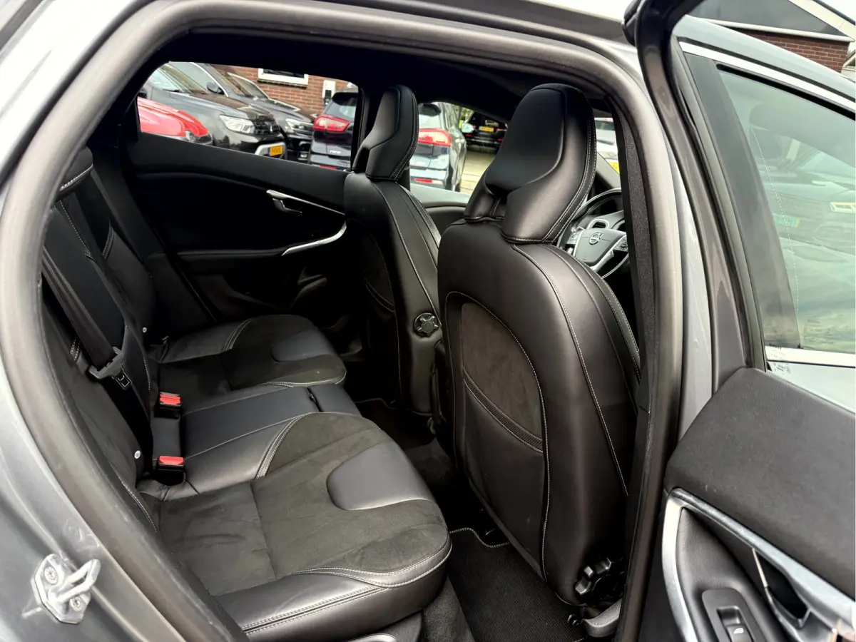 1.5 T3 Polar+ Sport R-Design Panoramadak, Camera, 17''Lmv