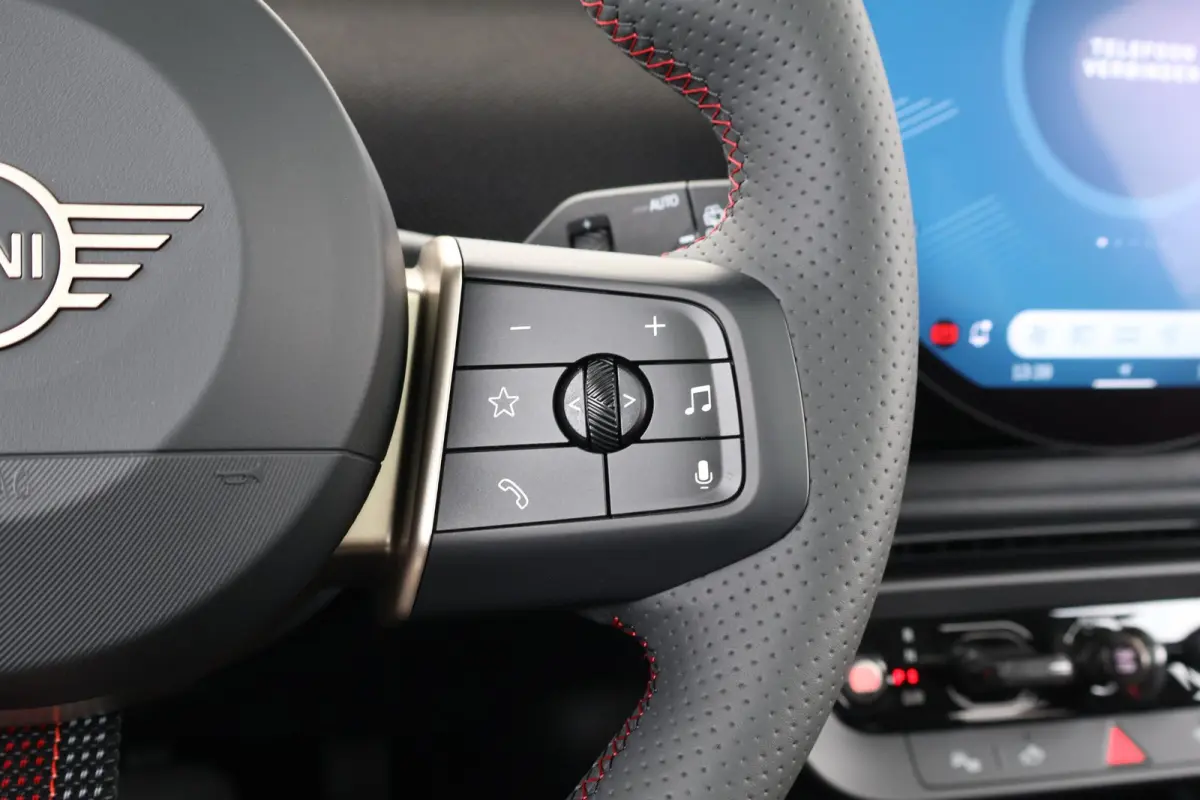 SE John Cooper Works M 54.2 kWh | Panorama Dak | Keyless Entry | Kunstleder Bekleding | Premium Sportstoelen | Sportstuur