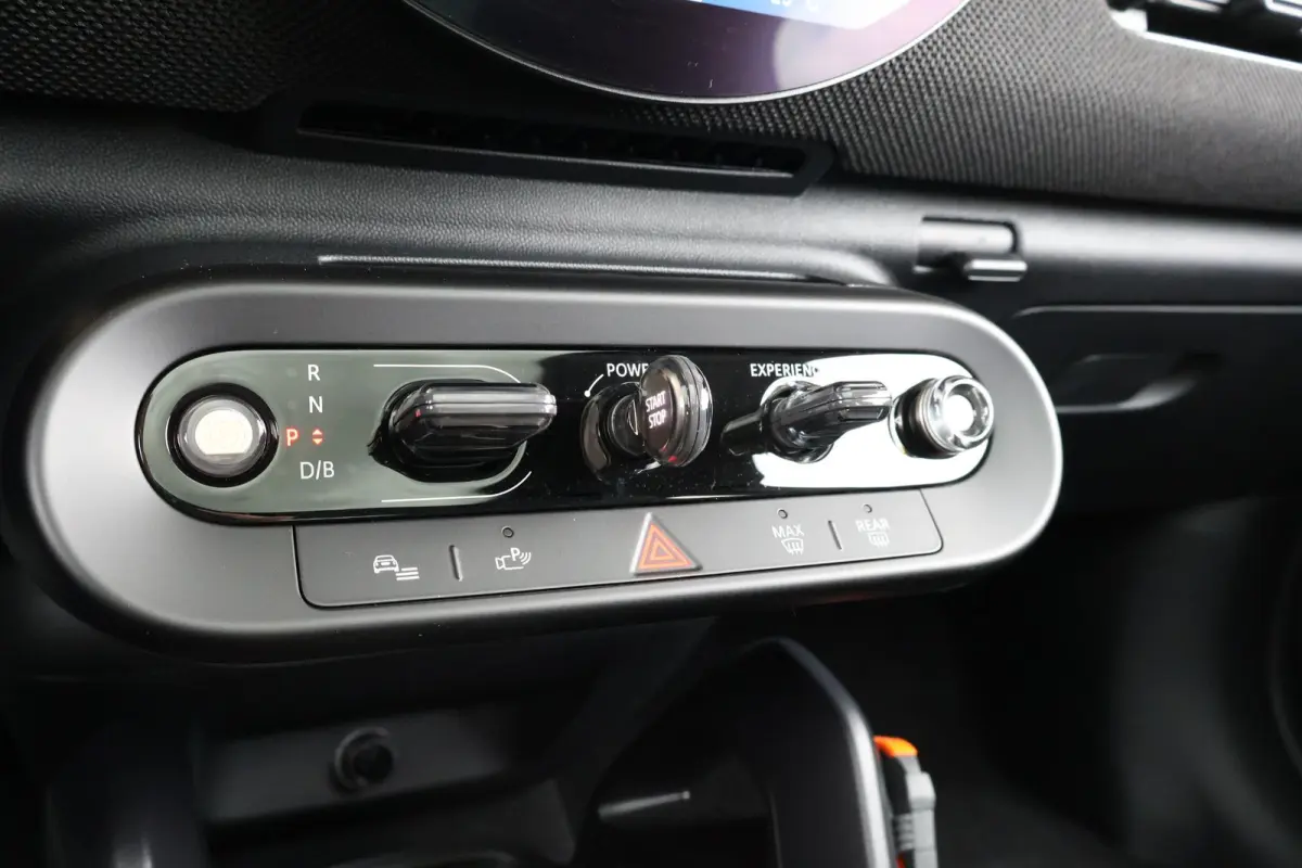 SE John Cooper Works M 54.2 kWh | Panorama Dak | Keyless Entry | Kunstleder Bekleding | Premium Sportstoelen | Sportstuur