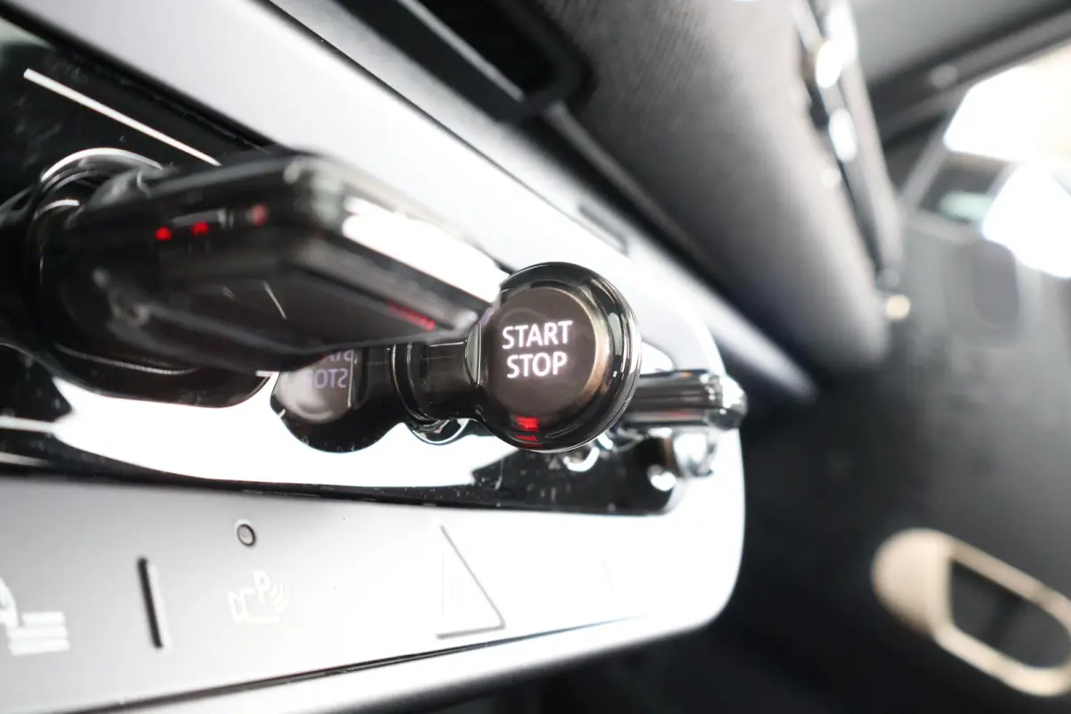 SE John Cooper Works M 54.2 kWh | Panorama Dak | Keyless Entry | Kunstleder Bekleding | Premium Sportstoelen | Sportstuur
