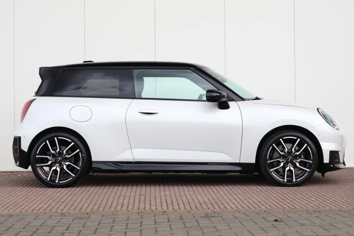 SE John Cooper Works M 54.2 kWh | Panorama Dak | Keyless Entry | Kunstleder Bekleding | Premium Sportstoelen | Sportstuur