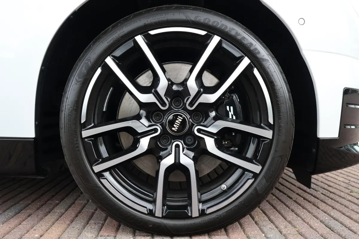 SE John Cooper Works M 54.2 kWh | Panorama Dak | Keyless Entry | Kunstleder Bekleding | Premium Sportstoelen | Sportstuur