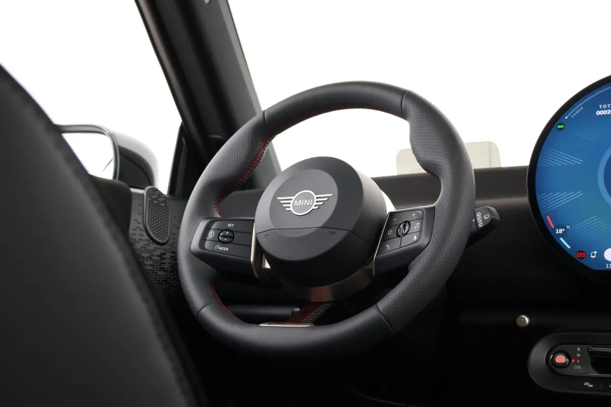 SE John Cooper Works M 54.2 kWh | Panorama Dak | Keyless Entry | Kunstleder Bekleding | Premium Sportstoelen | Sportstuur