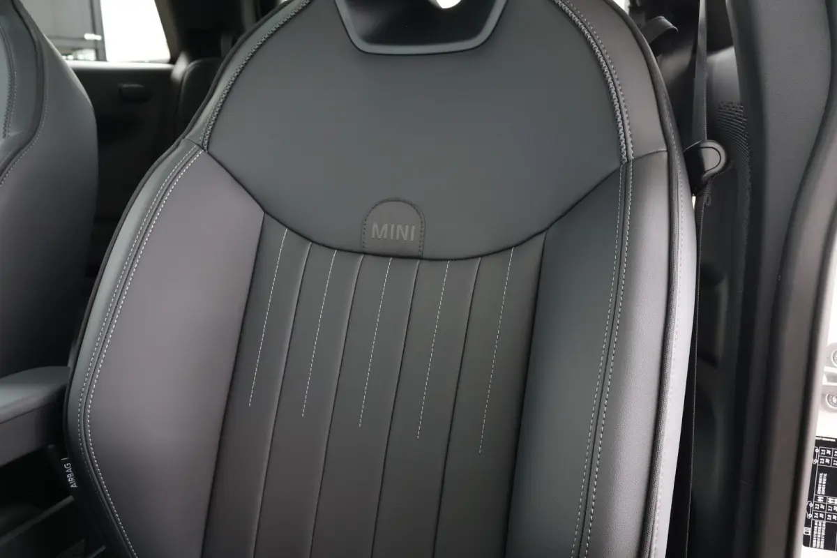 SE John Cooper Works M 54.2 kWh | Panorama Dak | Keyless Entry | Kunstleder Bekleding | Premium Sportstoelen | Sportstuur