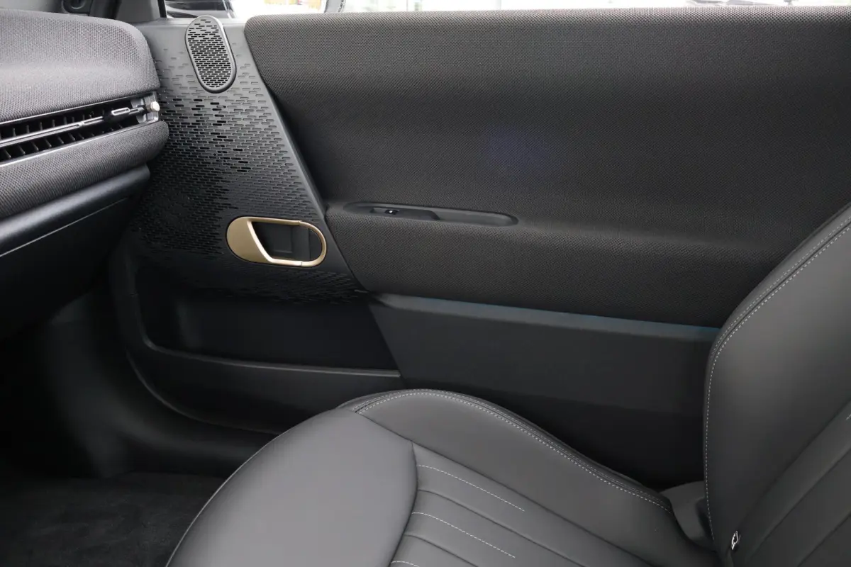 SE John Cooper Works M 54.2 kWh | Panorama Dak | Keyless Entry | Kunstleder Bekleding | Premium Sportstoelen | Sportstuur