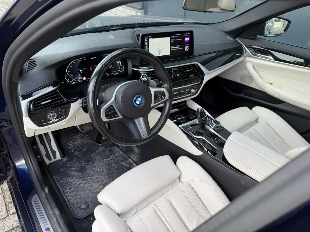 530e High Executive M-Sport 18"/Panoramadak/Leder + memory/Stoelverwarming/Dodehoek/Keyless/Elektrische klep/Apple Carplay & Android Auto
