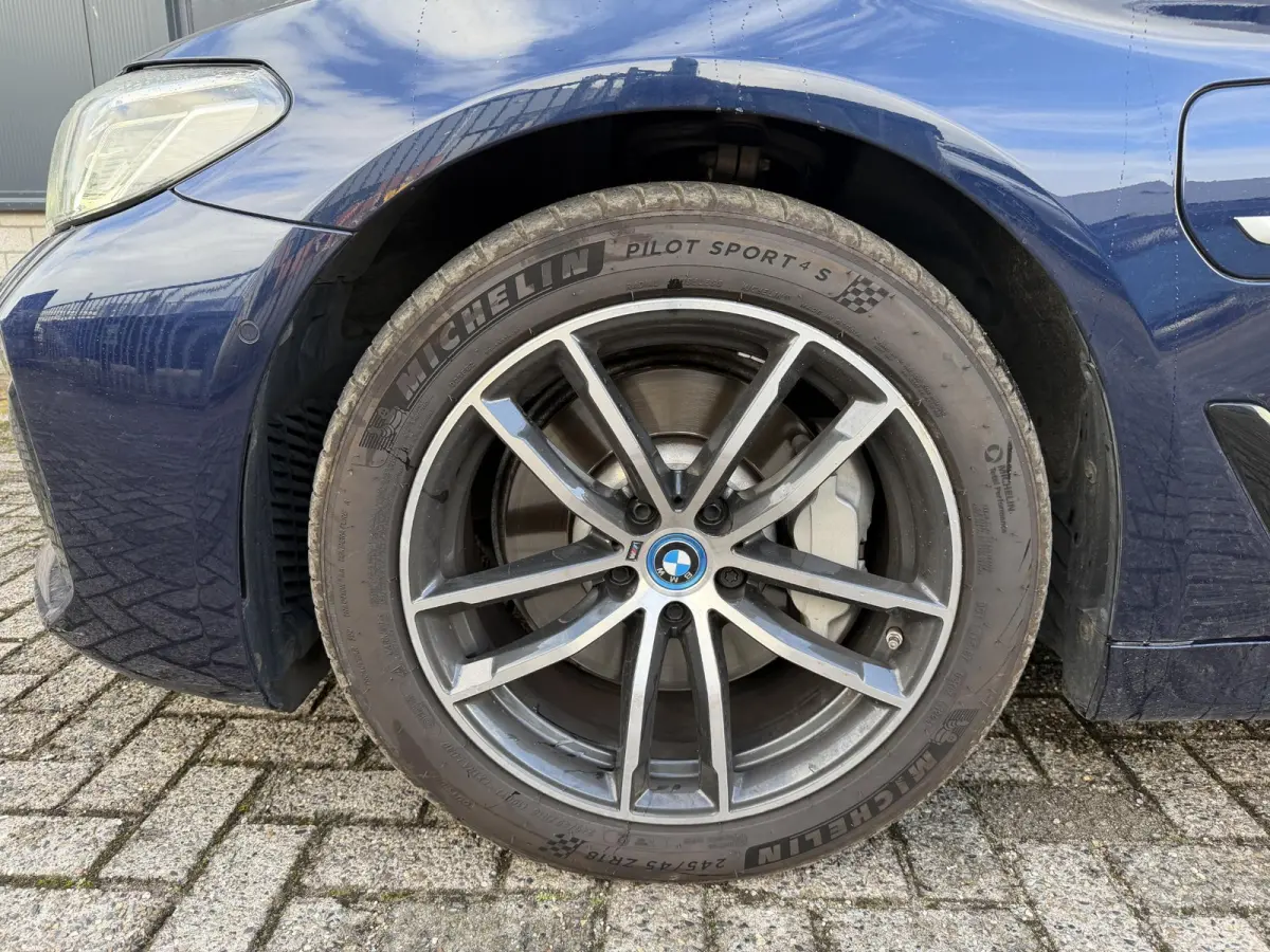 530e High Executive M-Sport 18"/Panoramadak/Leder + memory/Stoelverwarming/Dodehoek/Keyless/Elektrische klep/Apple Carplay & Android Auto