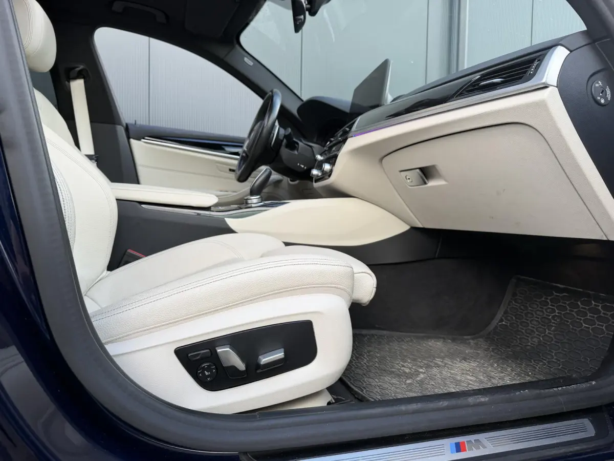 530e High Executive M-Sport 18"/Panoramadak/Leder + memory/Stoelverwarming/Dodehoek/Keyless/Elektrische klep/Apple Carplay & Android Auto