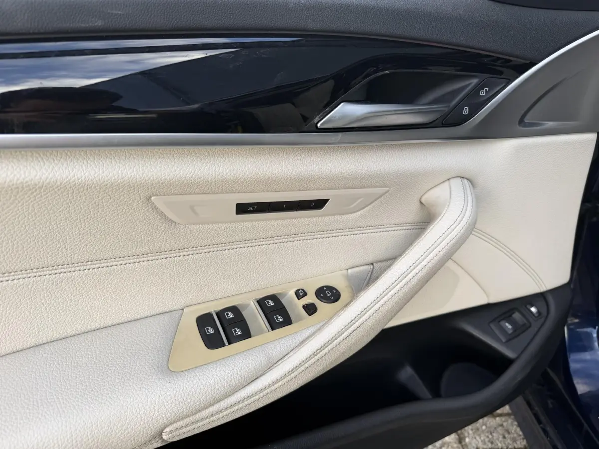 530e High Executive M-Sport 18"/Panoramadak/Leder + memory/Stoelverwarming/Dodehoek/Keyless/Elektrische klep/Apple Carplay & Android Auto