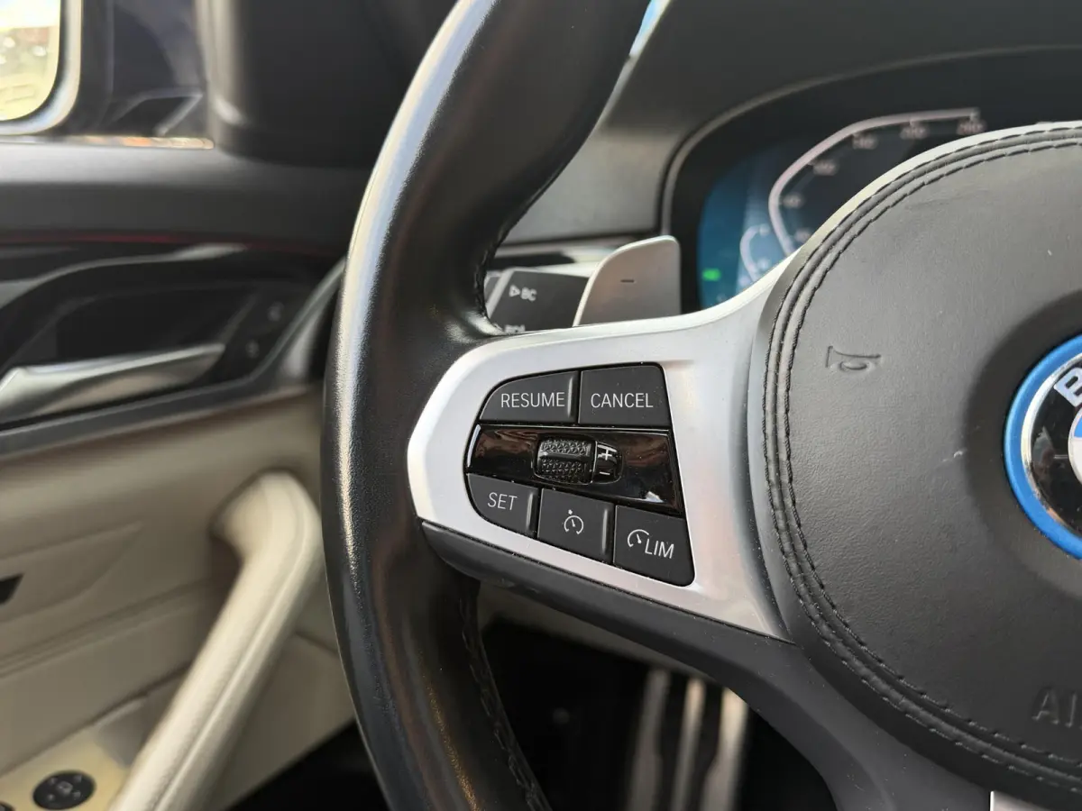 530e High Executive M-Sport 18"/Panoramadak/Leder + memory/Stoelverwarming/Dodehoek/Keyless/Elektrische klep/Apple Carplay & Android Auto