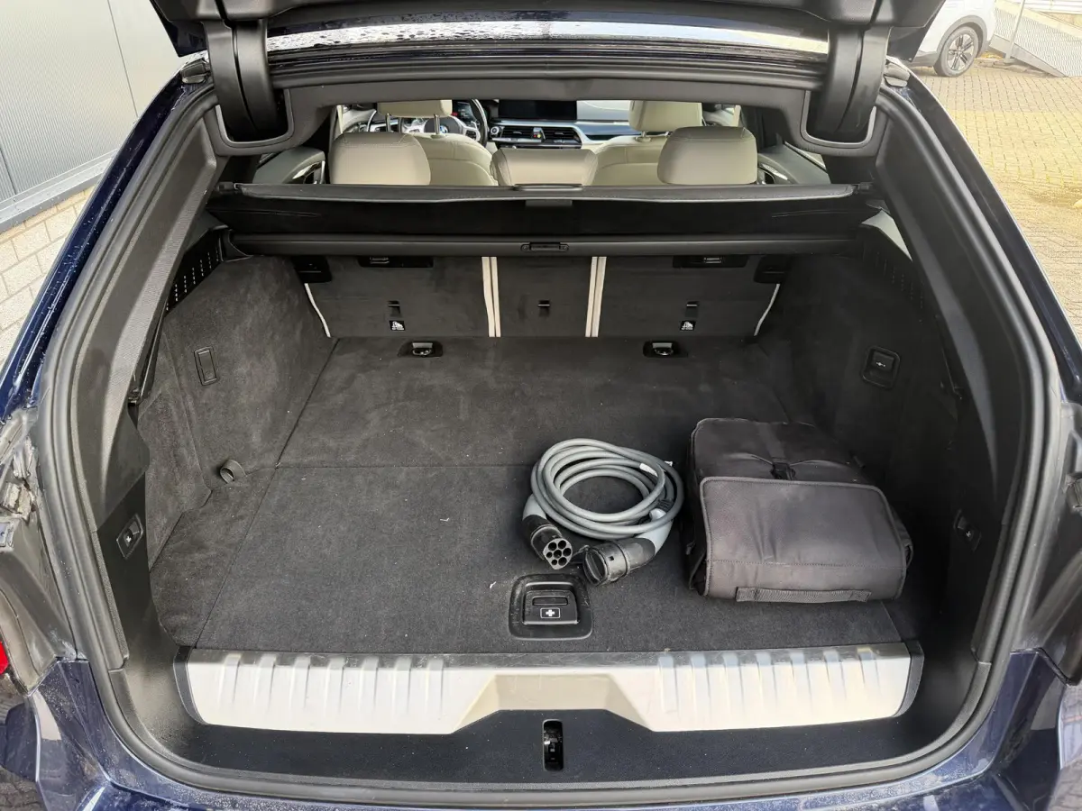 530e High Executive M-Sport 18"/Panoramadak/Leder + memory/Stoelverwarming/Dodehoek/Keyless/Elektrische klep/Apple Carplay & Android Auto