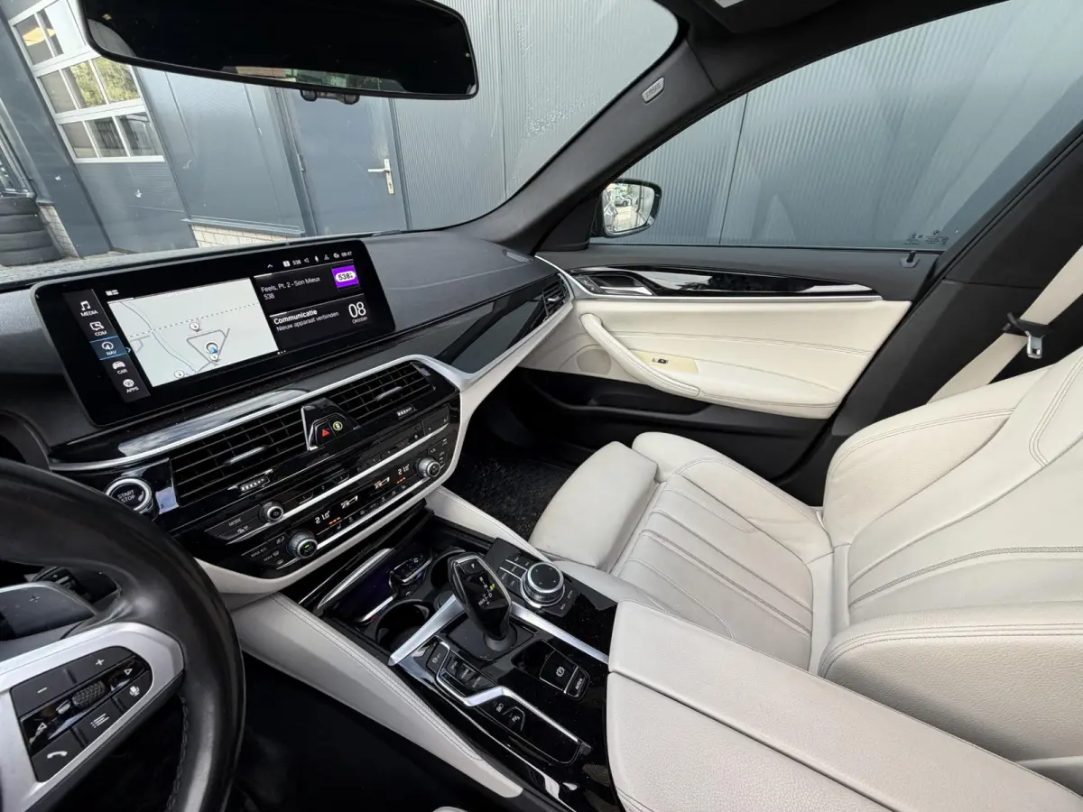 530e High Executive M-Sport 18"/Panoramadak/Leder + memory/Stoelverwarming/Dodehoek/Keyless/Elektrische klep/Apple Carplay & Android Auto