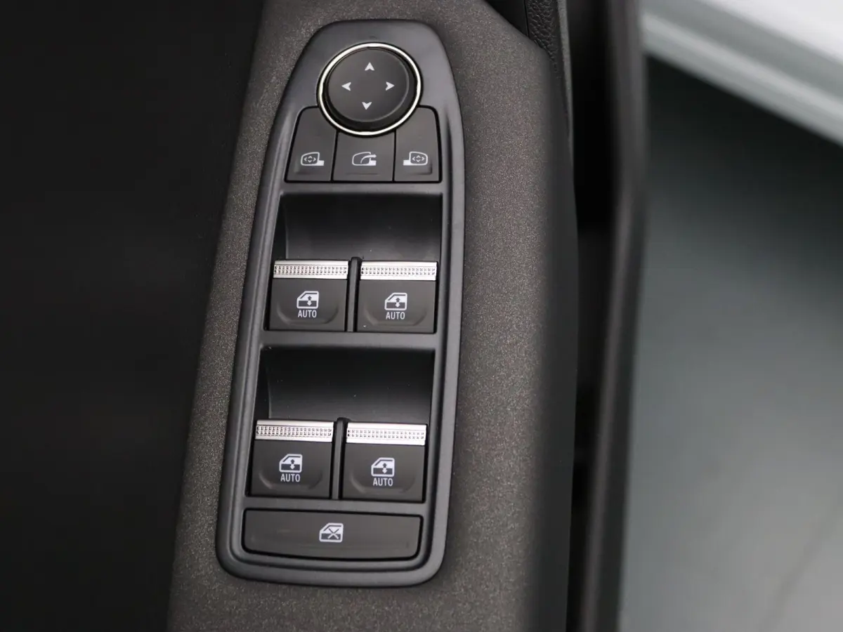 160pk HEV Intense Apple Carplay/Android Auto | Climate