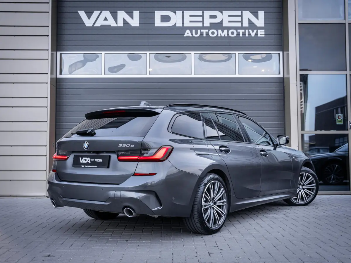 330e High Executive - M-Sport l Laser l Pano l Trekhaak l HUD