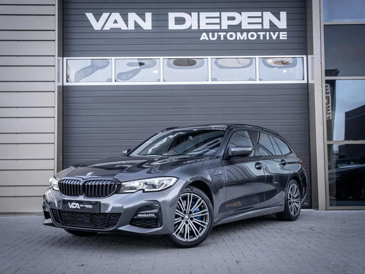330e High Executive - M-Sport l Laser l Pano l Trekhaak l HUD