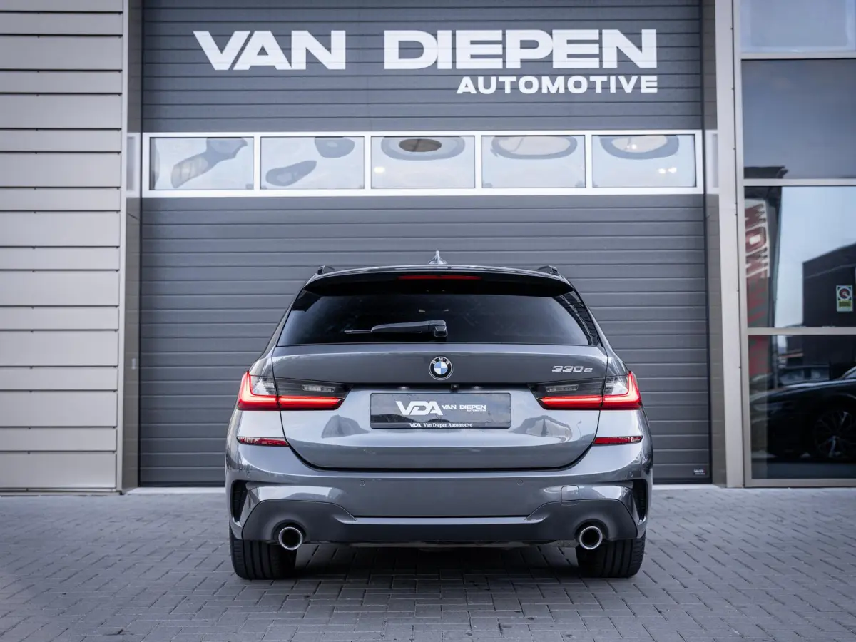330e High Executive - M-Sport l Laser l Pano l Trekhaak l HUD