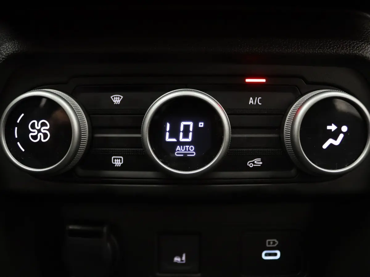 140pk Hybrid Extreme 7p. Apple Carplay/Android Auto | Climate