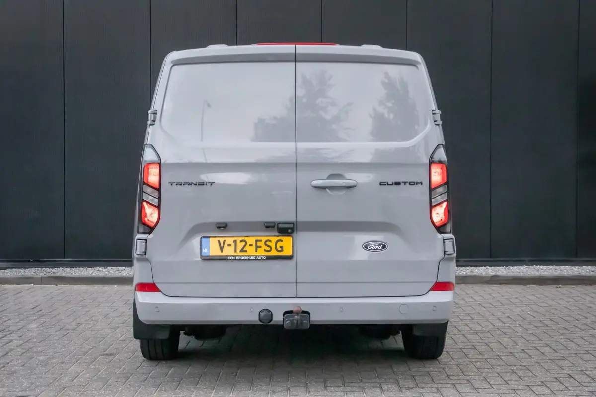 320 2.0 TDCI L2H1 Limited Dealer onderhouden | Achteruitrijcamera | Apple Carplay en Android auto | Treeplanken |