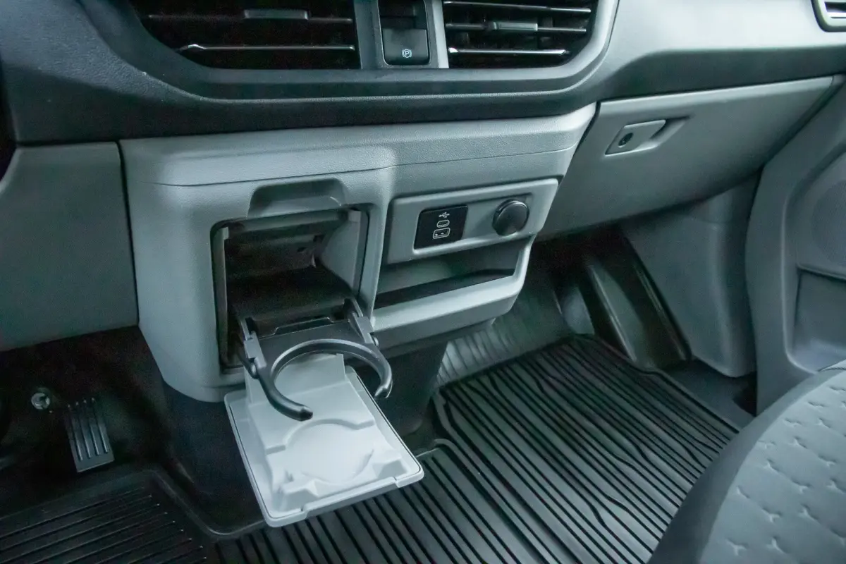 320 2.0 TDCI L2H1 Limited Dealer onderhouden | Achteruitrijcamera | Apple Carplay en Android auto | Treeplanken |