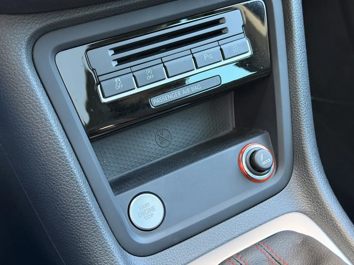 2.0 TSI FR DSG Pano 7P Trekh ACC Camera Keyless Massage 220PK