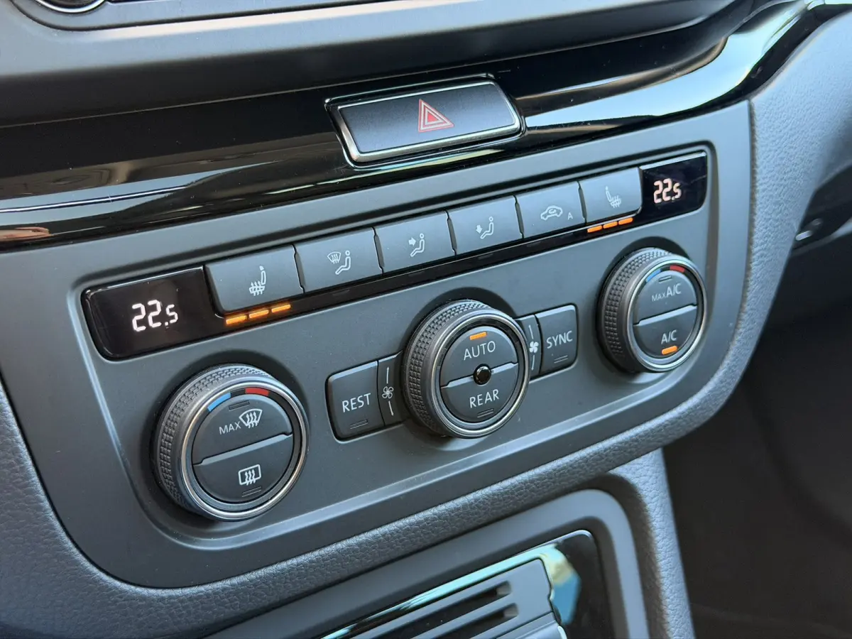 2.0 TSI FR DSG Pano 7P Trekh ACC Camera Keyless Massage 220PK