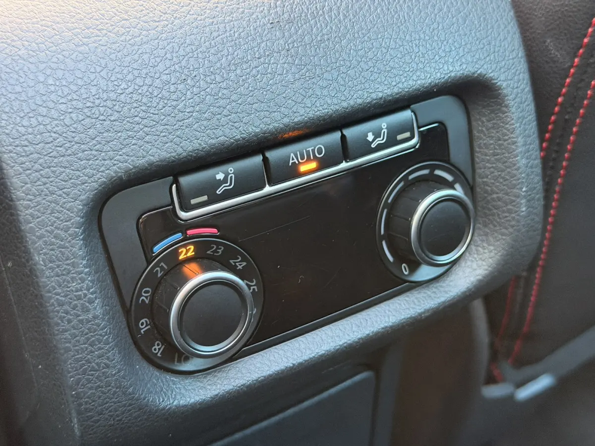 2.0 TSI FR DSG Pano 7P Trekh ACC Camera Keyless Massage 220PK