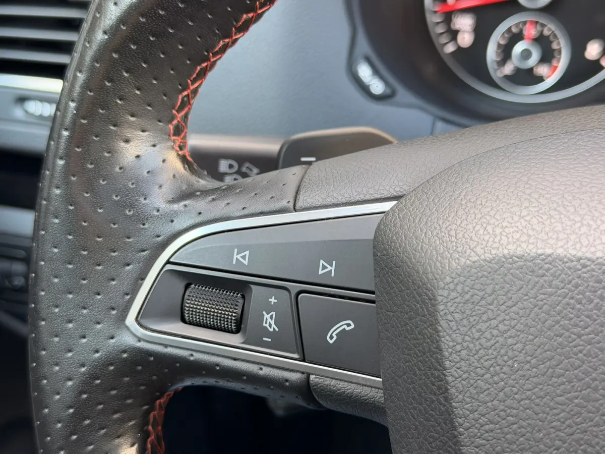 2.0 TSI FR DSG Pano 7P Trekh ACC Camera Keyless Massage 220PK