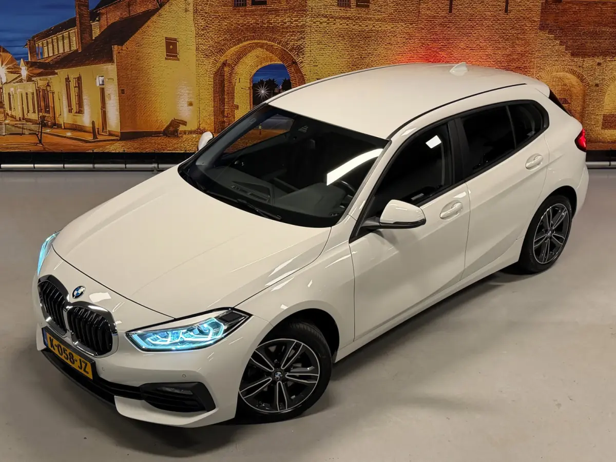 118i Executive Edition Automaat Carplay LED PDC