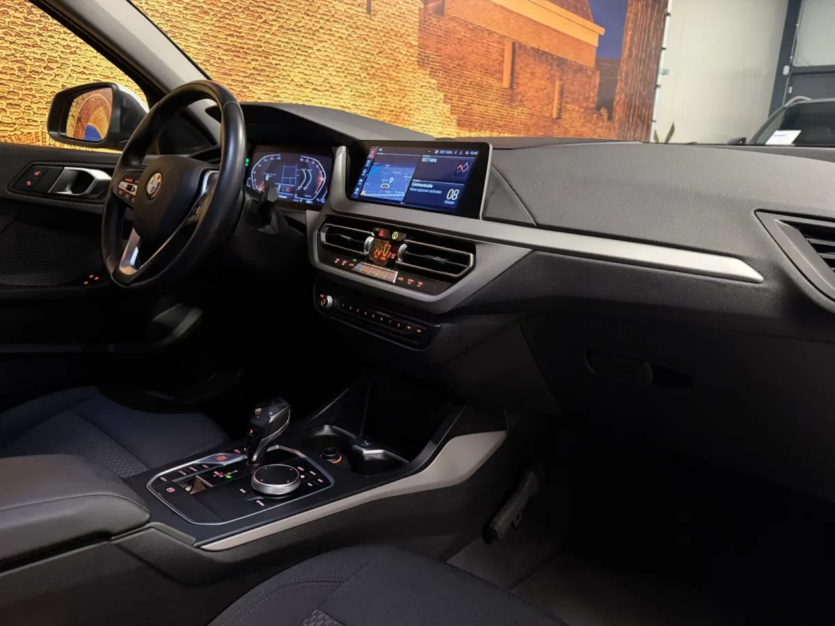 118i Executive Edition Automaat Carplay LED PDC