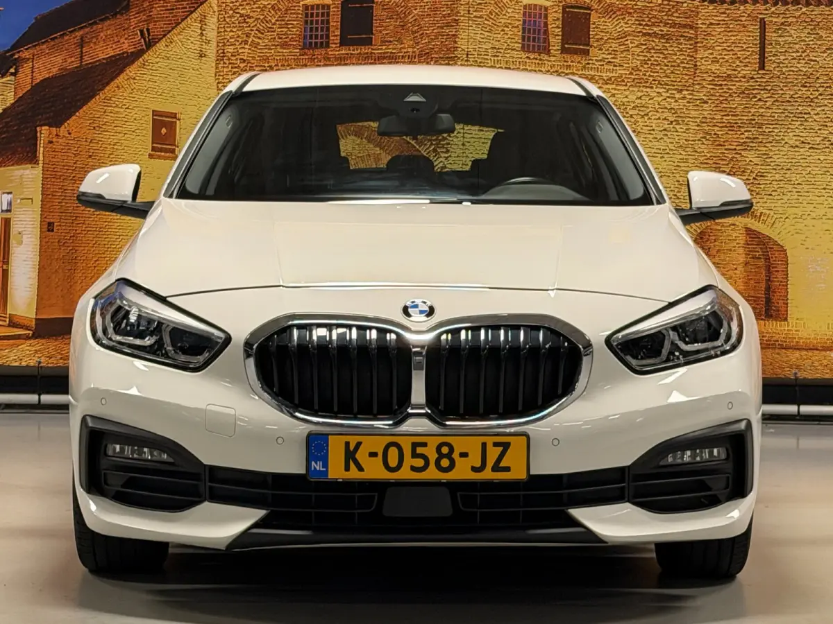 118i Executive Edition Automaat Carplay LED PDC
