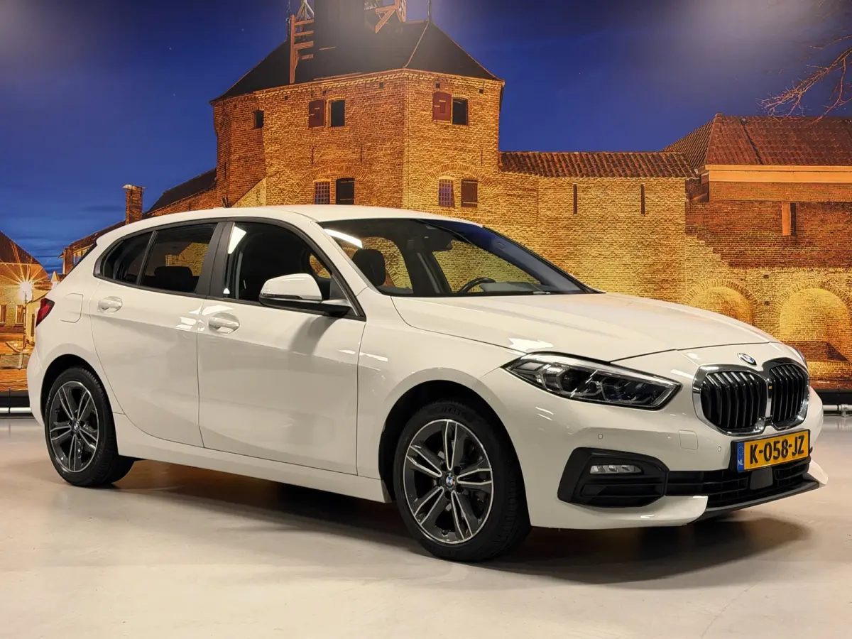 118i Executive Edition Automaat Carplay LED PDC