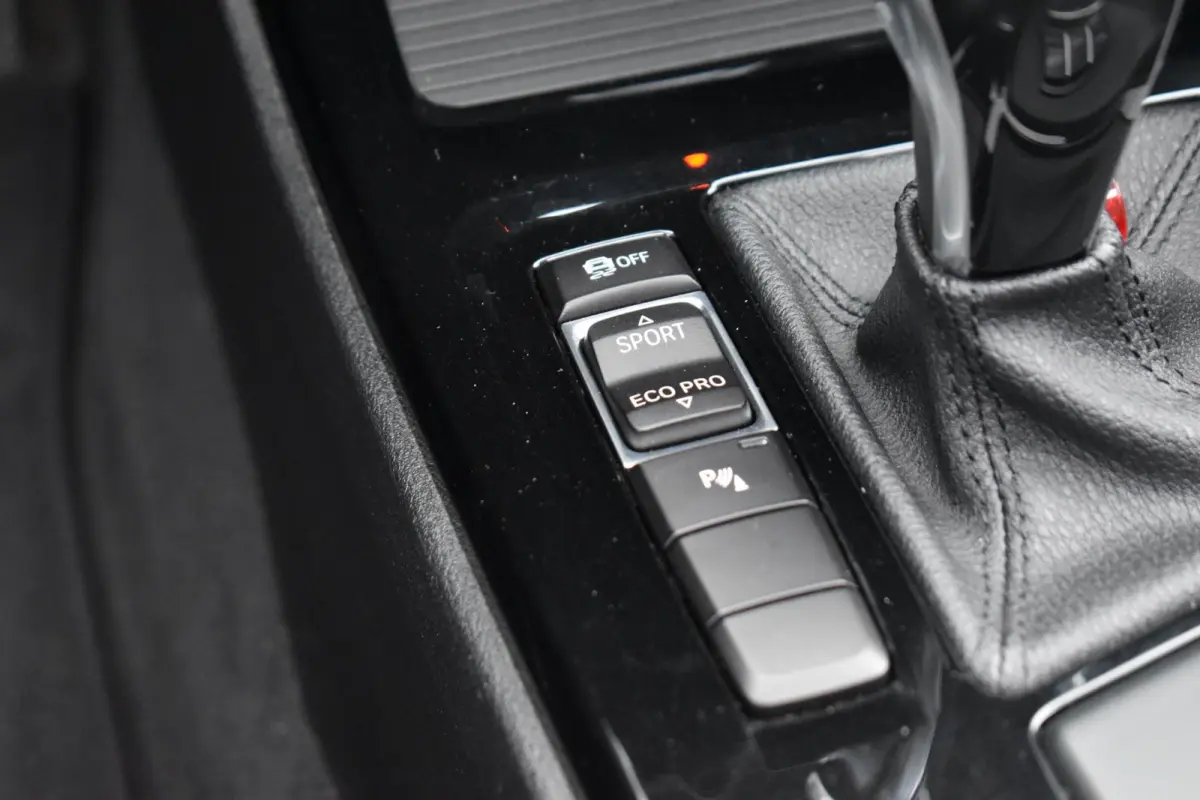 18d 150PK LEDER PANODAK LED LMV NAVI