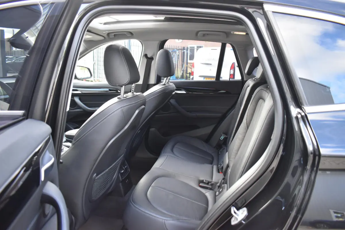 18d 150PK LEDER PANODAK LED LMV NAVI