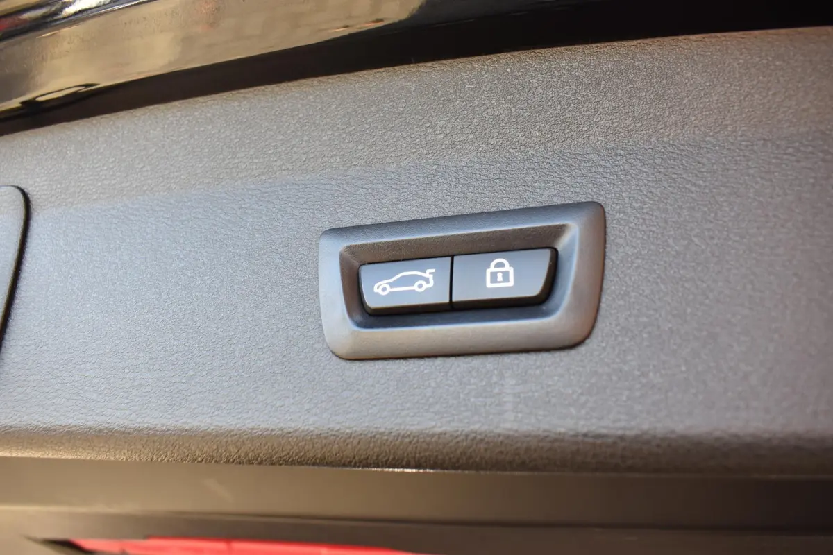 18d 150PK LEDER PANODAK LED LMV NAVI