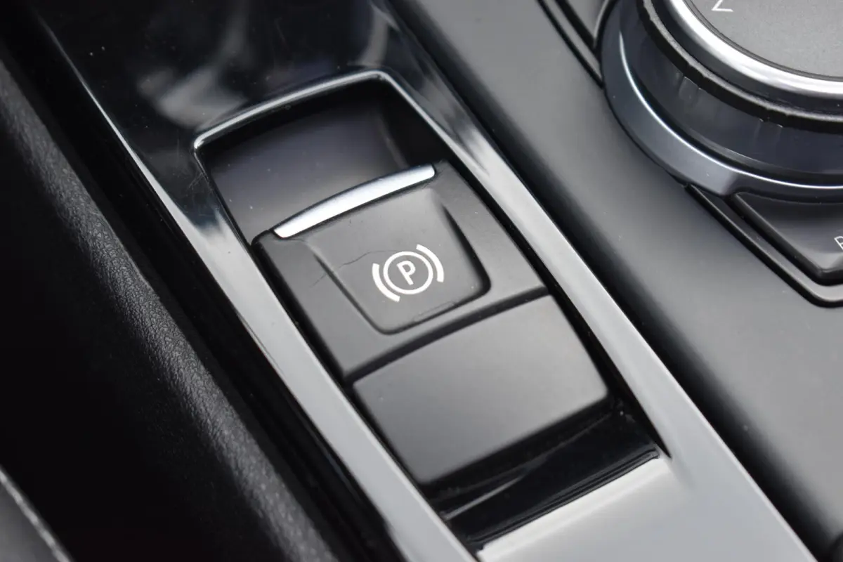18d 150PK LEDER PANODAK LED LMV NAVI