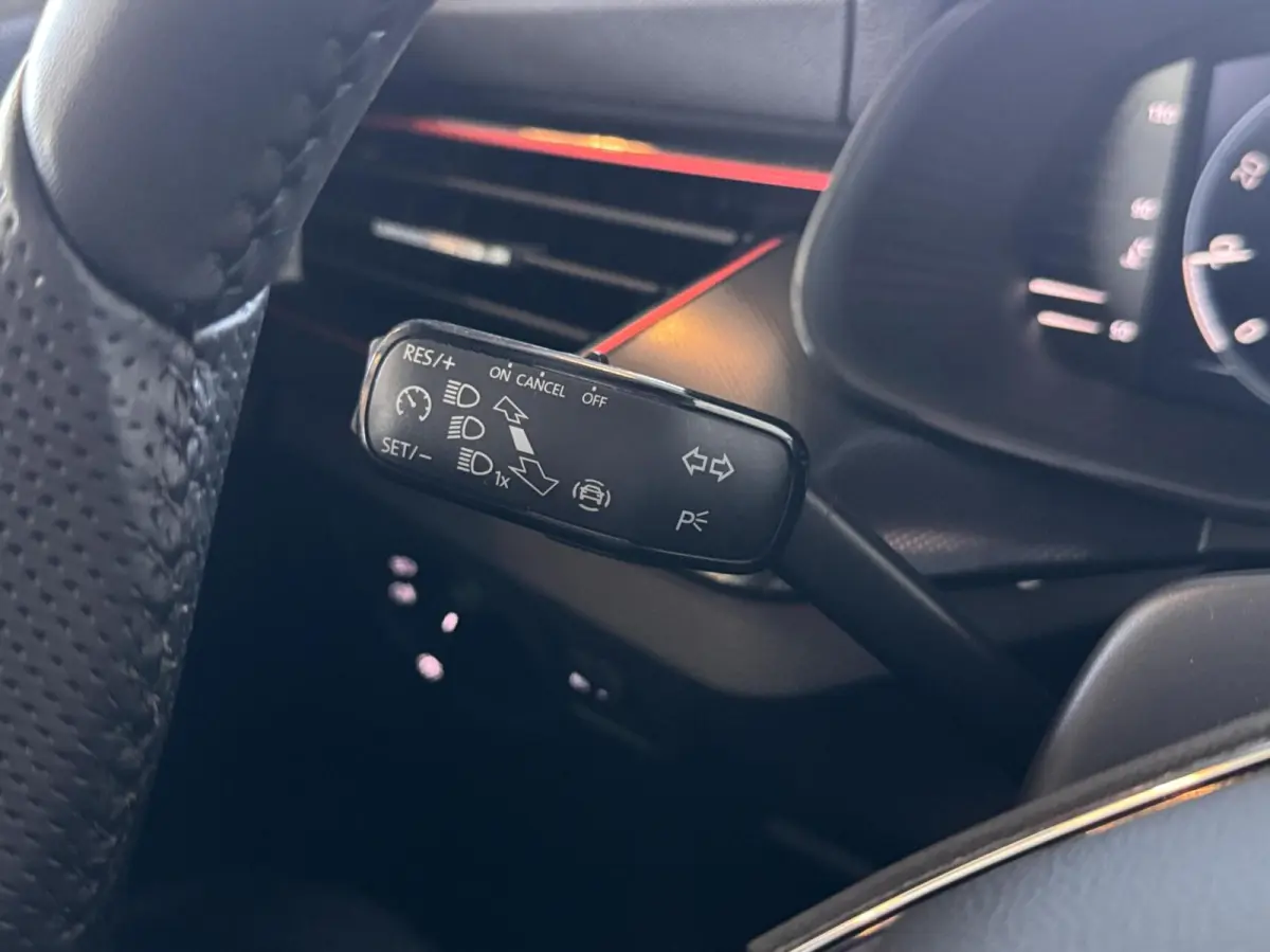 1.0 TSI 81kW Sport Business