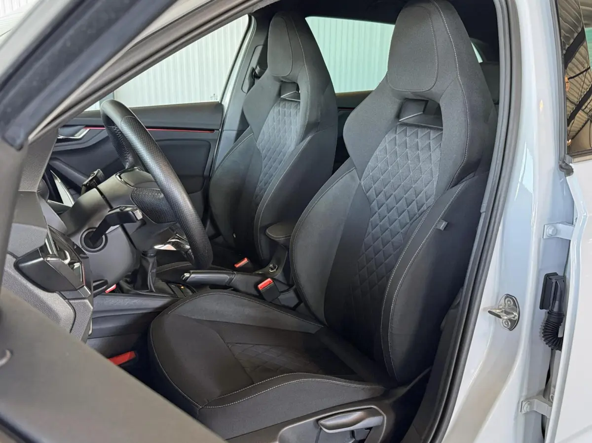 1.0 TSI 81kW Sport Business
