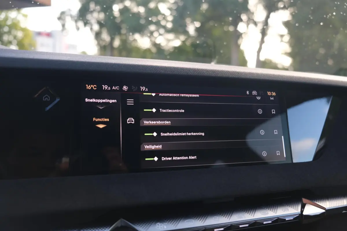 1.2 PureTech Performance Line+|RIJKLAAR!|360°Camera|Stoel+Stuurverwarming|Alcantara|Carplay|Keyless