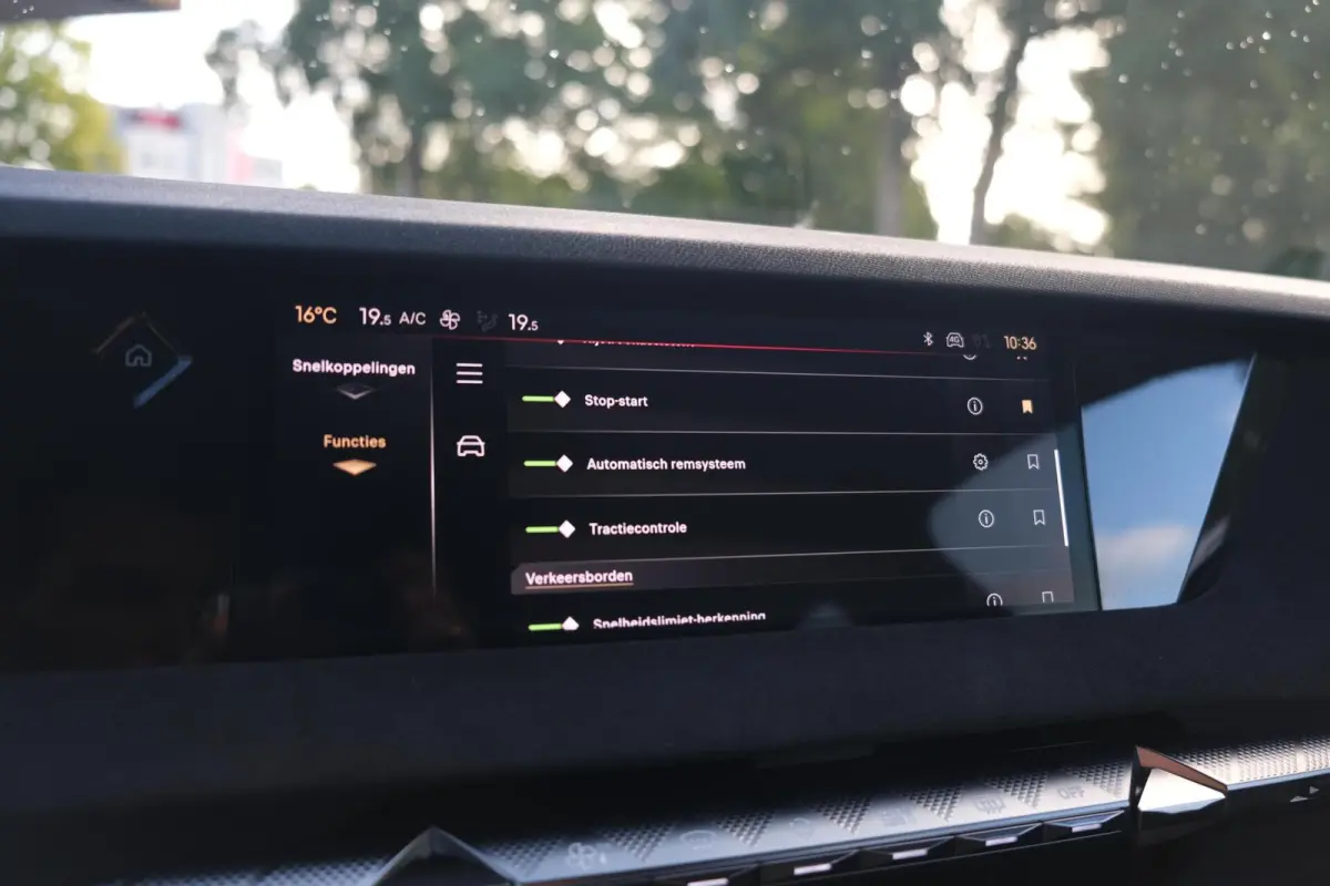 1.2 PureTech Performance Line+|RIJKLAAR!|360°Camera|Stoel+Stuurverwarming|Alcantara|Carplay|Keyless